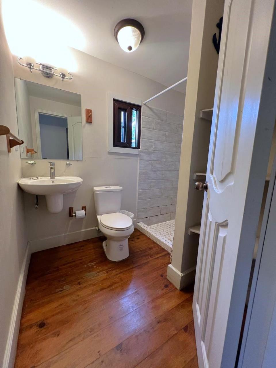 Hotel Miramar Уест Енд Екстериор снимка