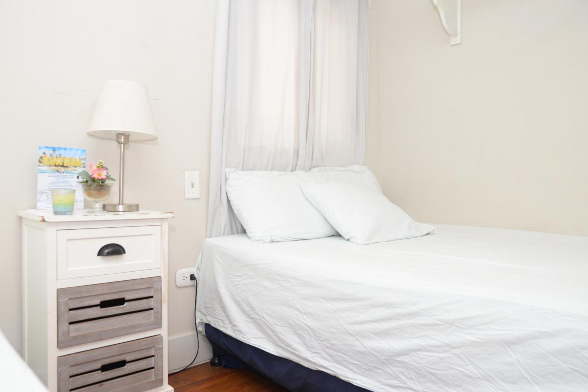 Hotel Miramar Уест Енд Екстериор снимка
