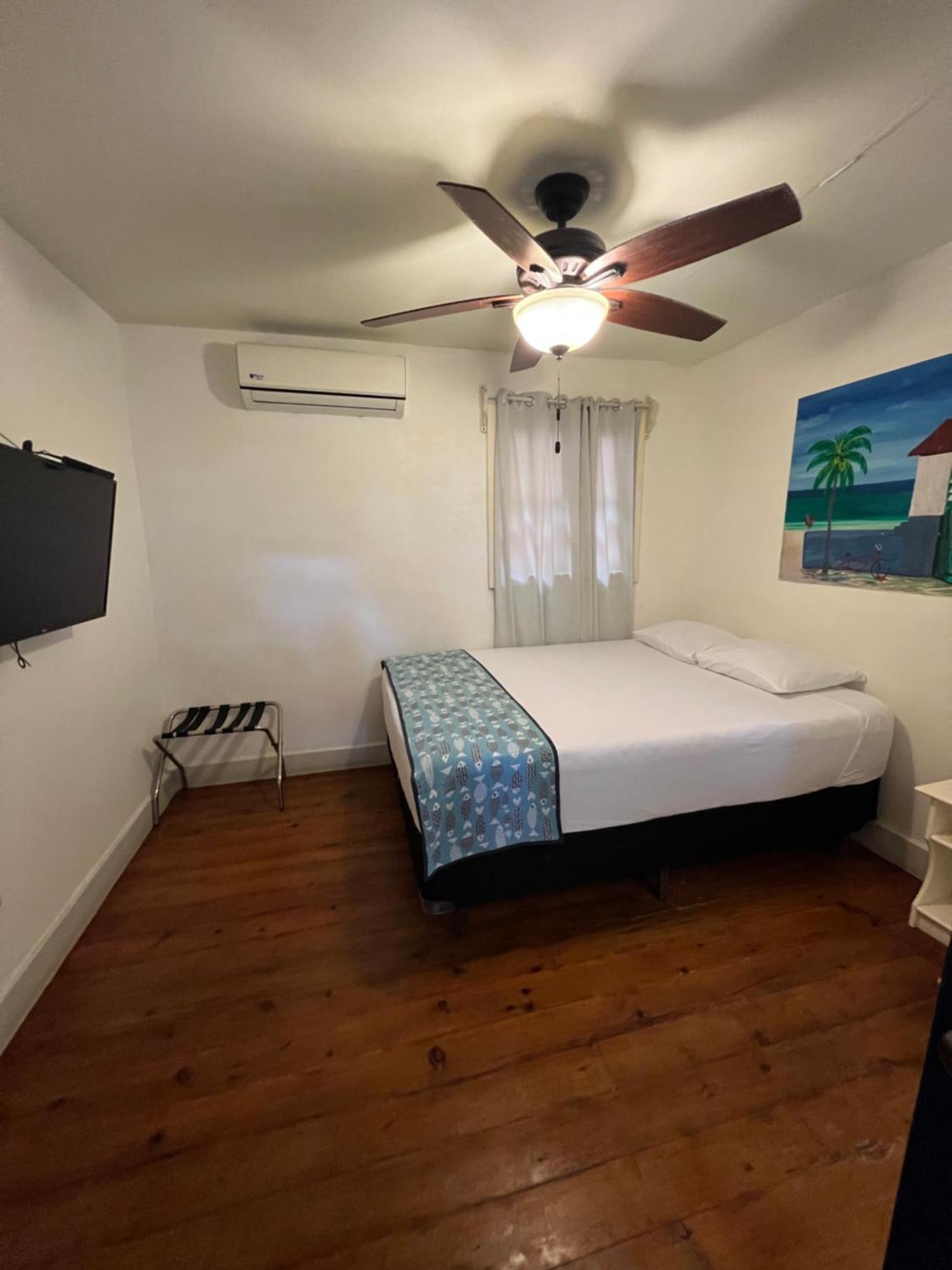 Hotel Miramar Уест Енд Екстериор снимка
